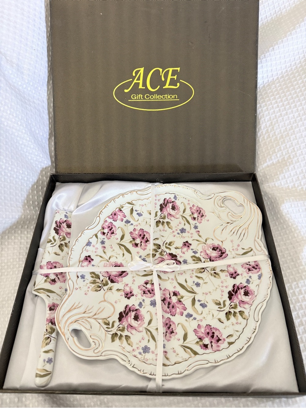 ACE Gift Collection Gold Trim Porcelain Cake Plate Boxed Set Pink Floral likenew